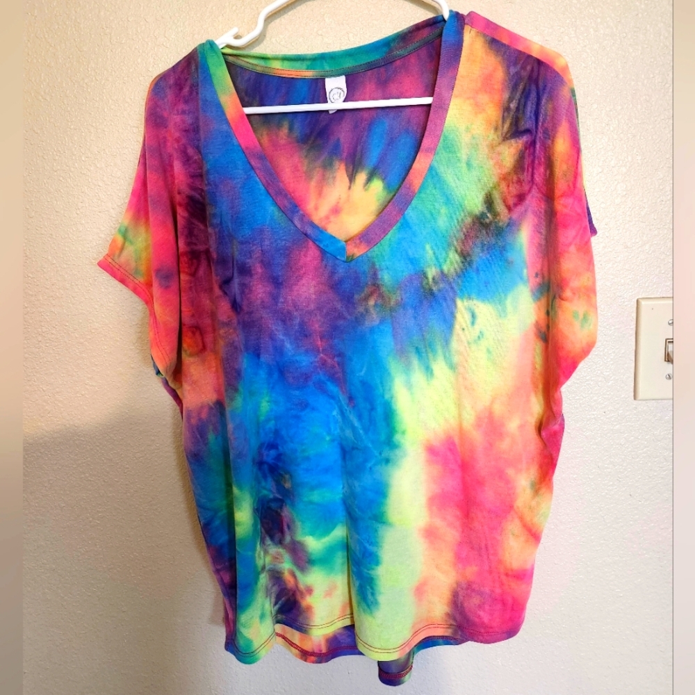 CY Made In USA Super Soft Rainbow Tee! Very Stretchy And Cozy